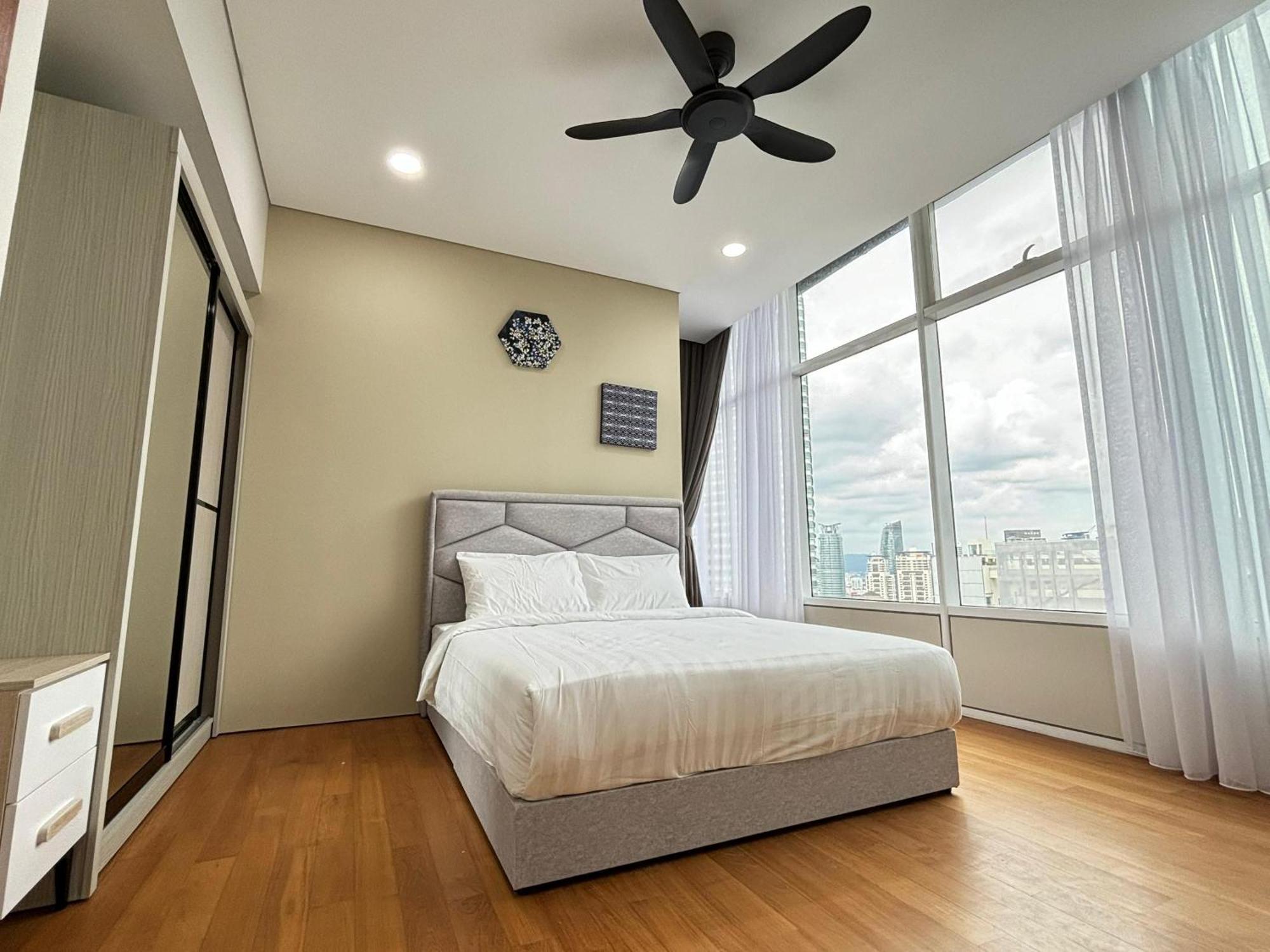 Sky Suites At Klcc By Mitstay Kuala Lumpur Eksteriør billede